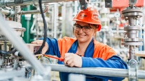 Beitrag für Bildergalerie in der kommenden Aus-gabe der Rheinschrift, Darstellung des Ausbildungsberufs von Bianca Schöne Vorsichtshalber Sicherheitsschuhe anziehen und auch Sicherheitsbrille mitbringen